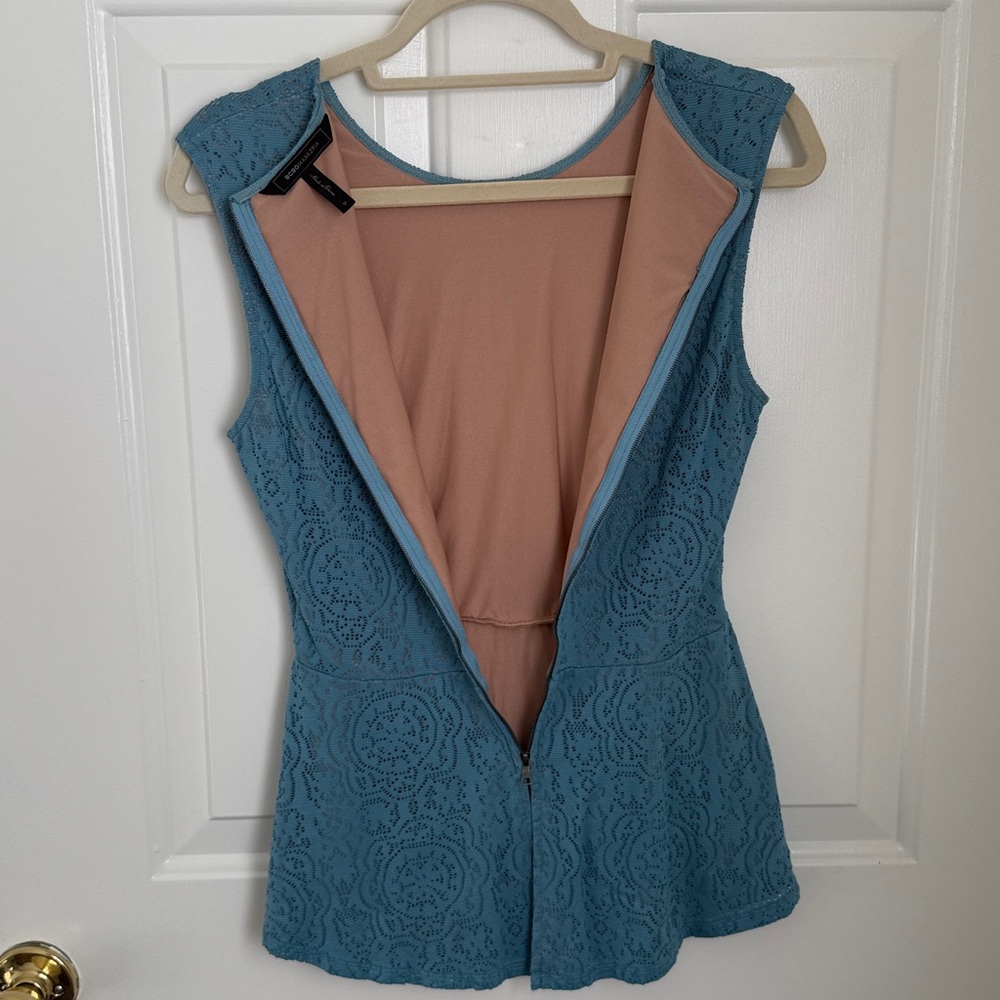 BCBGMaxAzria Teal Blue Lace Peplum Sleeveless Blouse - Size Medium - Picture 5 of 8
